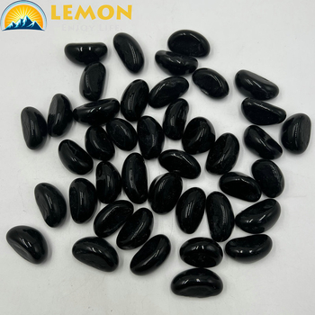 Vaza u obliku kešu od stakla sa sodalime premazom boja, lijevana proizvodnja, moderni minimalistički stil.