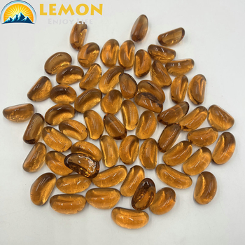 Vaza u obliku kešu od stakla sa sodalime premazom boja, lijevana proizvodnja, moderni minimalistički stil.