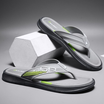 Muške japanke: PVC gornji dio, gumena potplata, injekcijski oblikovana podloga, otvoreni prsti, opušten stil, proljeće 2025