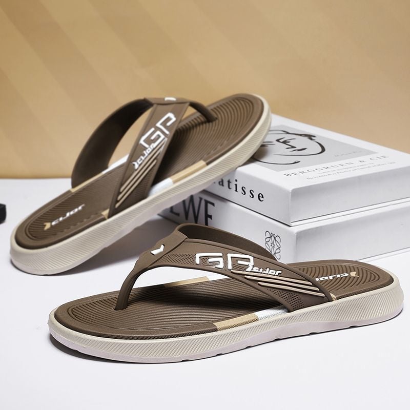 Muške japanke: PVC gornji dio, gumena potplata, injekcijski oblikovana podloga, otvoreni prsti, opušten stil, proljeće 2025