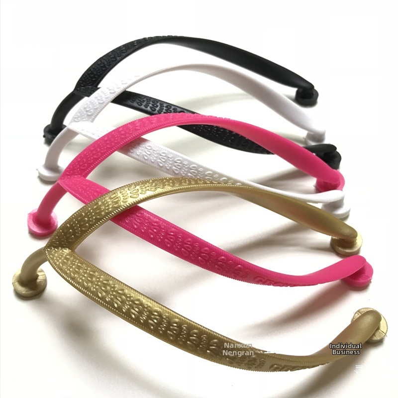 Muške sandale s plastičnim gornjim dijelom i trostrukim remenom