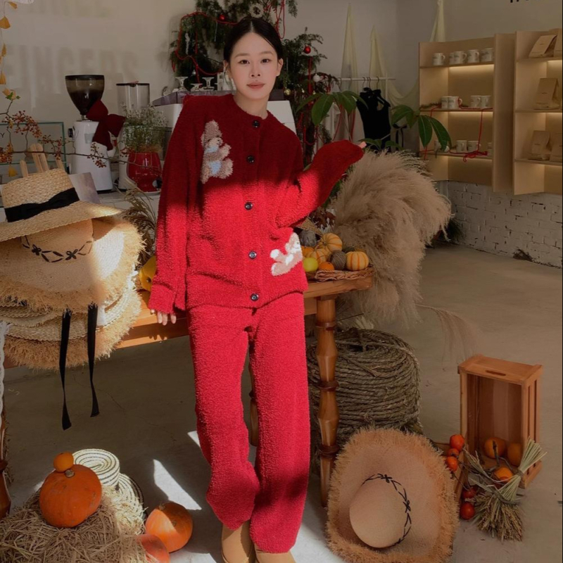 Ženski set kućne odjeće – dizajn medvjeda, polu-velur, 100% poliester, debeo, 251–300 g/m², okrugli ovratnik, dugi rukavi