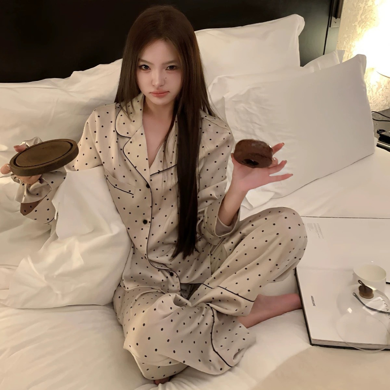 Ženski luksuzni pijama set od Ice Silk satin materijala, s dugim rukavima i dugim hlačama, za proljeće i jesen, kućna odjeća