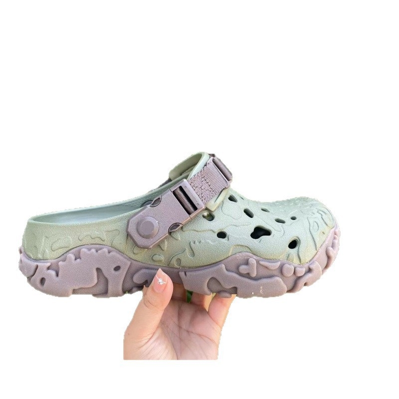 Férfi kültéri, légáteresztő, zártujjú papucs EVA felsővel és talppal, csat-zár, egyrészes öntés, tavasz 2025