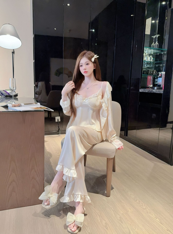 Ženski trodjelni pijama set od Ice Silk — top s okruglim izrezom, dugi rukavi, hlače; Ice Silk, 90–95% poliester