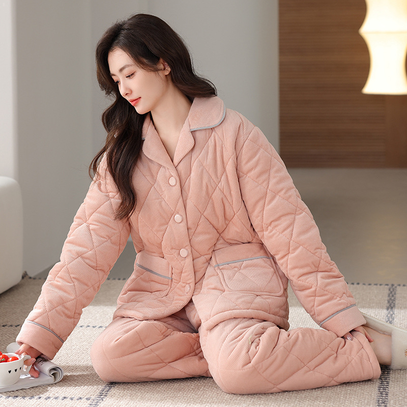 Ženske pidžame od corduroya, trostruko quilted – debele, ekstra debele 401-500 g/m2, ovratnik s reverom, dugi rukavi