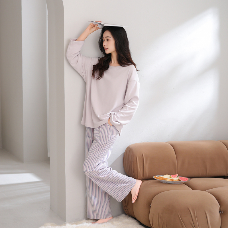 Ženski set pidžama – minimalistick stil, debeli poliester (251-300 g/m²), okrugli izrez, dugi rukavi