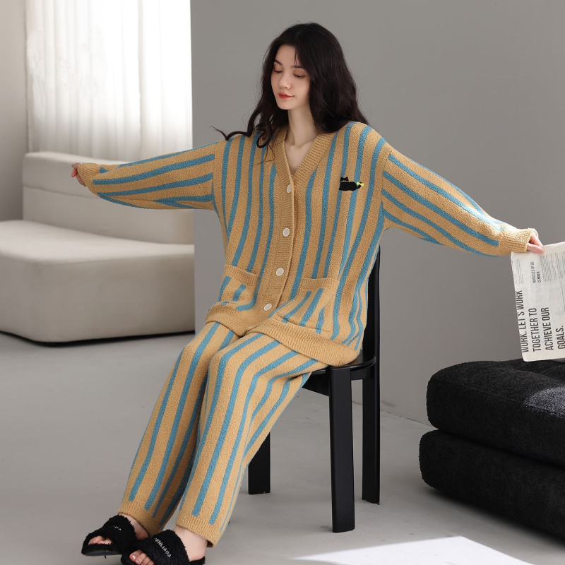 Dva dijela set pidžame: kardigan i hlače od pliš velura, gust materijal, V-izrez, dugi rukavi, minimalistička udobna kućna odjeća za jesen-zimu
