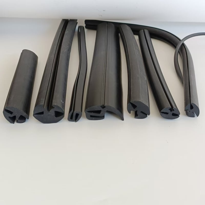 Gumi tömítőszalag ajtókhoz és ablakokhoz, ötoldalú keresztmetszet, időjárásálló tömítés, működési hőmérséklet 80°C, modell 25