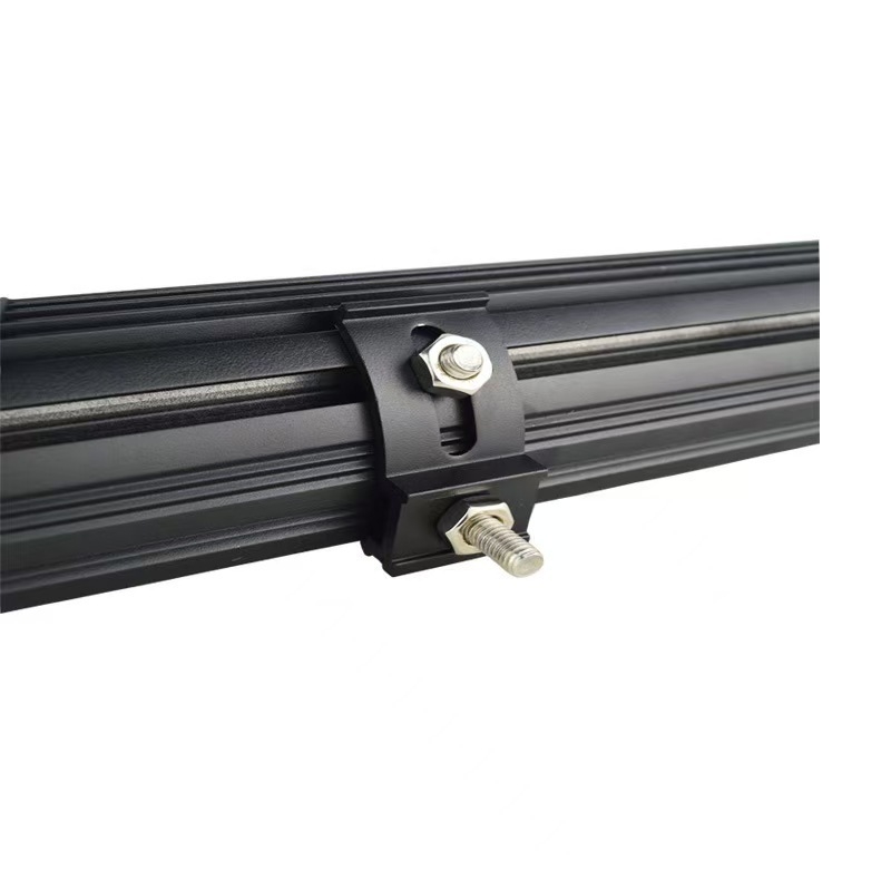 LED traka za automobil s tri reda, vodootporna, aluminijsko kućište; napon 10-35V, snaga 3W, svjetlosni tok 21600 lm, vijek trajanja 30000 h