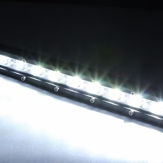Automobilska LED radna svjetiljka, mali jednostruki red, 18W, 12V, 5000lm, krovni reflektor