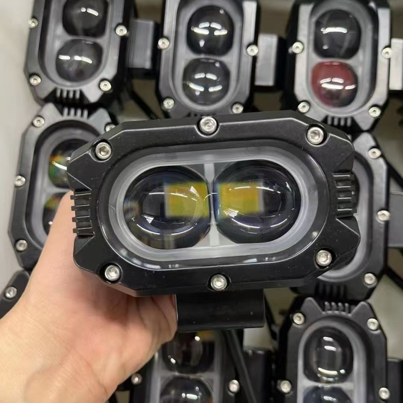 Automobilski LED reflektor - visoke snage, kućište od aluminijske legure, krovni nosač, univerzalna kompatibilnost, 10-30V