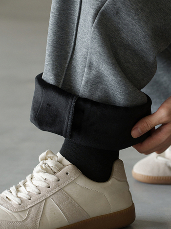 Pantaloni trening bărbați, croială dreaptă, amestec 50/50 bumbac-poliester, fleece gros, talie medie, micro-elasticitate, casual de iarnă 2025