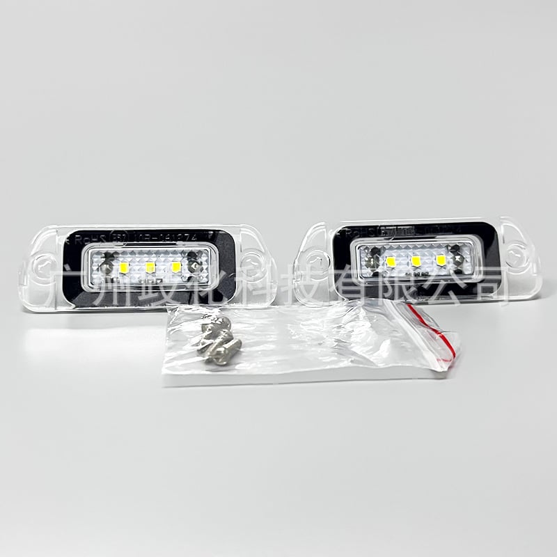 LED közúti rendszámtábla világítás Mercedes-Benz GL350/GL450/GL500/ML320/ML63 – 12V, 3W, 6000K, 50 000 óra, ABS+LED