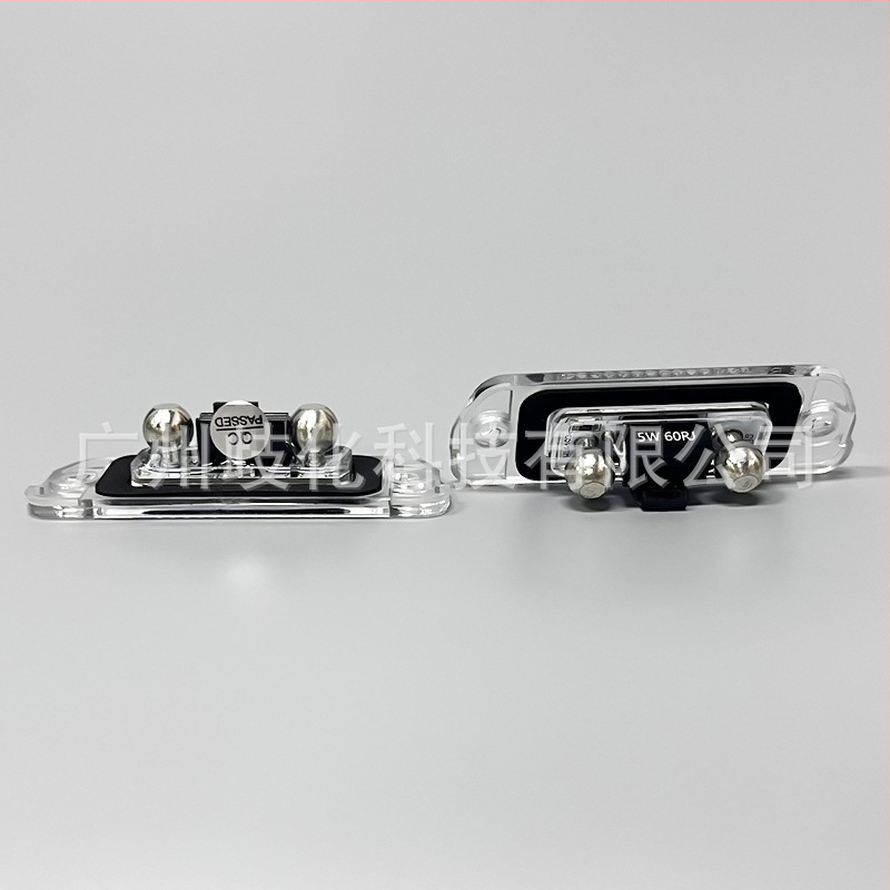 LED közúti rendszámtábla világítás Mercedes-Benz GL350/GL450/GL500/ML320/ML63 – 12V, 3W, 6000K, 50 000 óra, ABS+LED