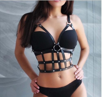 Műbőr öv kivágott mintázattal, állítható, 2020 tavasz