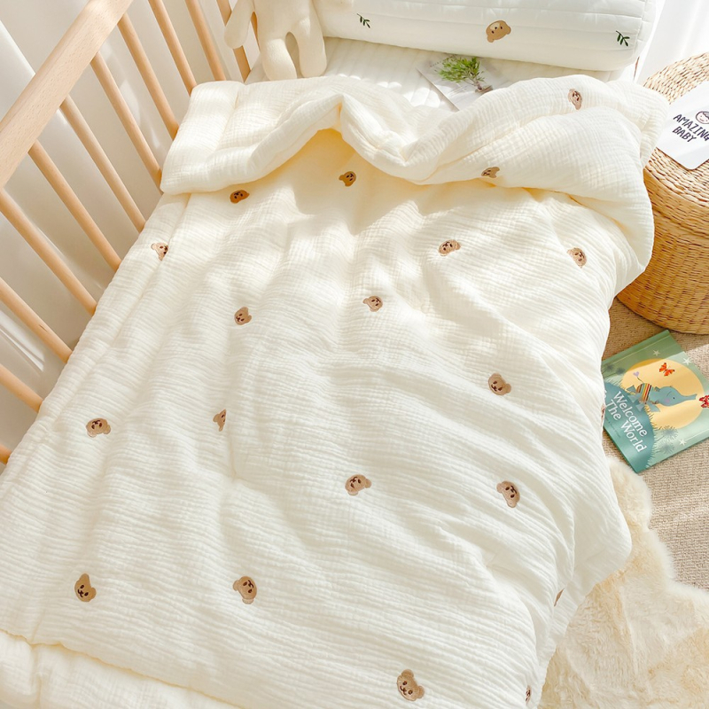 Baba takaró 100% pamutból, töltet selyemszálból, hímzett kivitelben, gyerekeknek 14 éves korig.