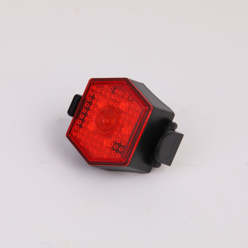 LED stražnja svjetiljka za bicikl, USB-A napajanje, brzo-odvojiva, noćna vožnja, upozoravajuća stražnja svjetiljka (yd-011)