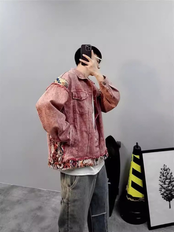 Patchwork denimdzseki gallérral, laza szabás, egysoros záródás, pamut-keverék anyag