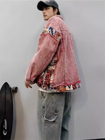 Patchwork denimdzseki gallérral, laza szabás, egysoros záródás, pamut-keverék anyag