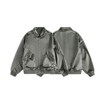 Flight jacket s dekonstruiranim patchworkom u retro američkog stila, prozračan najlon, podstava od poliestera, jednostruko kopčanje, širok kroj