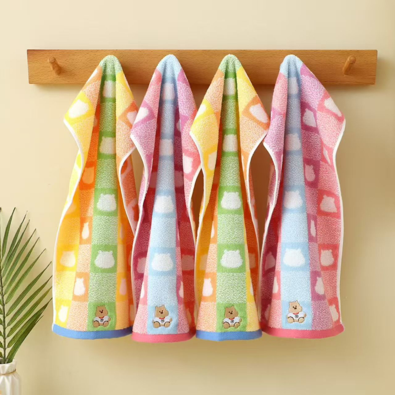 Prosop pentru copii din bumbac, grad Baby, model urs desene animate, fire 32s, margine brodată, 50–80 g, moale și absorbant pentru față