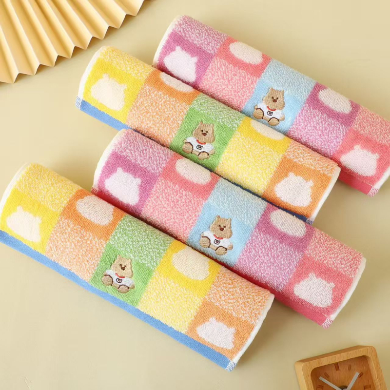 Prosop pentru copii din bumbac, grad Baby, model urs desene animate, fire 32s, margine brodată, 50–80 g, moale și absorbant pentru față