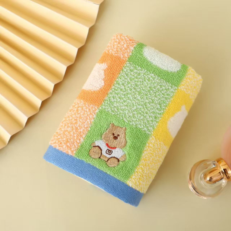 Prosop pentru copii din bumbac, grad Baby, model urs desene animate, fire 32s, margine brodată, 50–80 g, moale și absorbant pentru față