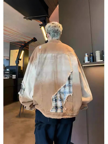 Geacă cu croială lejeră, guler rever, închidere cu nasturi într-o singură rând, mâneci lungi, potrivită primăvară-toamnă