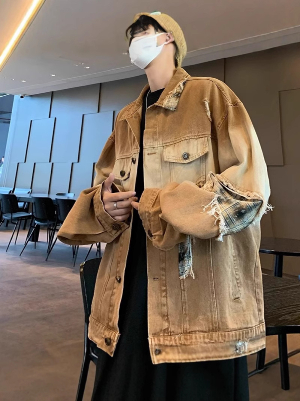 Geacă cu croială lejeră, guler rever, închidere cu nasturi într-o singură rând, mâneci lungi, potrivită primăvară-toamnă