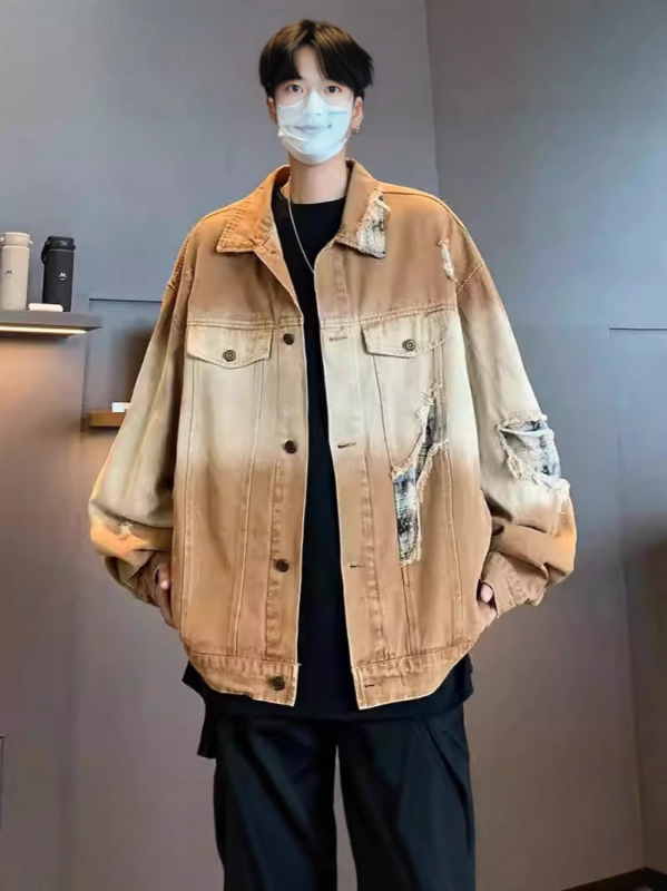 Geacă cu croială lejeră, guler rever, închidere cu nasturi într-o singură rând, mâneci lungi, potrivită primăvară-toamnă