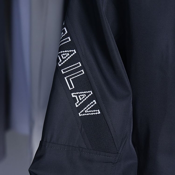 Muška jakna s kapuljačom, stojeći ovratnik, patchwork webbing detalji, tanak materijal, outdoor stil