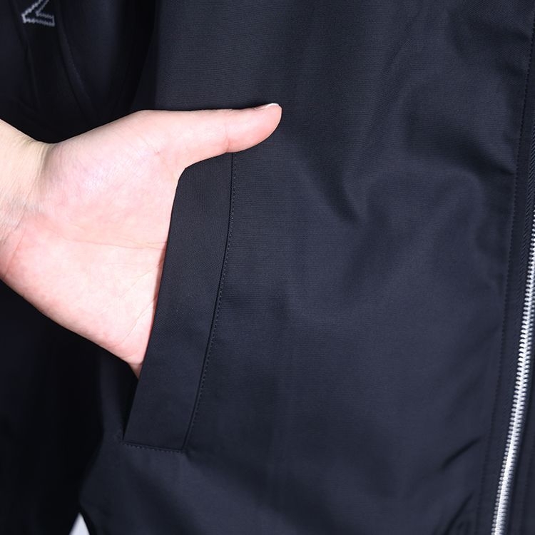 Muška jakna s kapuljačom, stojeći ovratnik, patchwork webbing detalji, tanak materijal, outdoor stil