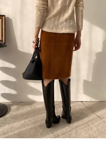 Fustă midi dreaptă din piele de miel, cu velur, stil elegant pentru muncă, toamna 2025