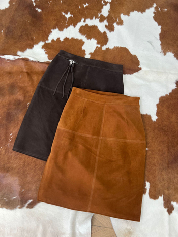 Fustă midi dreaptă din piele de miel, cu velur, stil elegant pentru muncă, toamna 2025