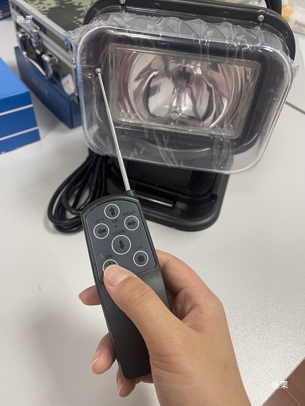 Telecomandă wireless pentru reflectorul auto; model T5180; funcționează pe baterie; control fără fir; accesoriu pentru reflector auto