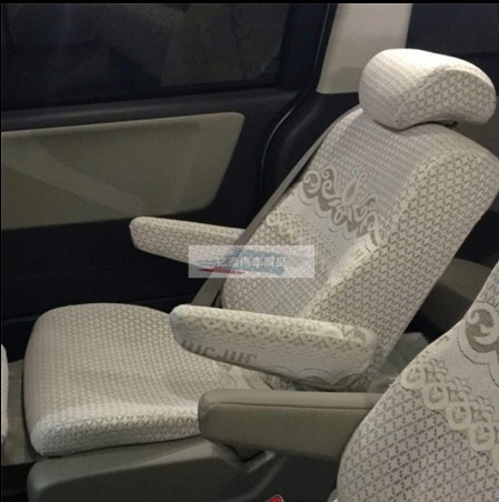 Presvlaka za auto sjedalo s čipkastim naslonom za ruku, model 113-1, namijenjena poslovnim automobilima, težina 1 kg, podrška za ugradnju uključena.