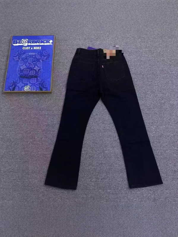 Traperice srednje visine, mikro-flaired ravni kroj, oprani završetak, pamuk denim, rajfesluz