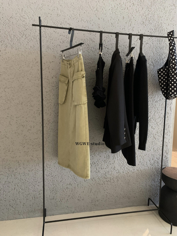 Visokim strukom, A-linijska midi suknja sa stražnjim prorezom i dvostrukim džepovima – casual/workwear
