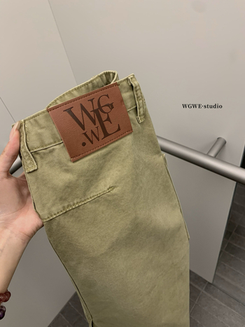 Visokim strukom, A-linijska midi suknja sa stražnjim prorezom i dvostrukim džepovima – casual/workwear