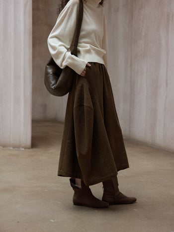 Duga nepravilna suknja od vunene smjese s lanu (<30% lana), opuštena silueta, elegantan poslovni stil