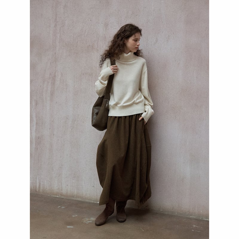 Duga nepravilna suknja od vunene smjese s lanu (<30% lana), opuštena silueta, elegantan poslovni stil