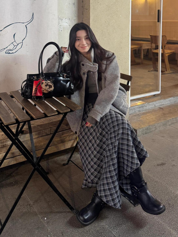 Korejska casual A-linijska midi suknja s asimetričnim kariranim uzorkom, visokim strukom, poliester, mikroelastičnost