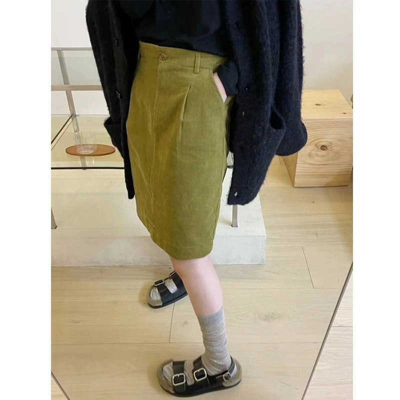 Corduroy hip suknja, jedinstven jednofarbeni uzorak i detalji collage, japansko-korejski casual stil