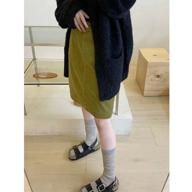 Corduroy hip suknja, jedinstven jednofarbeni uzorak i detalji collage, japansko-korejski casual stil