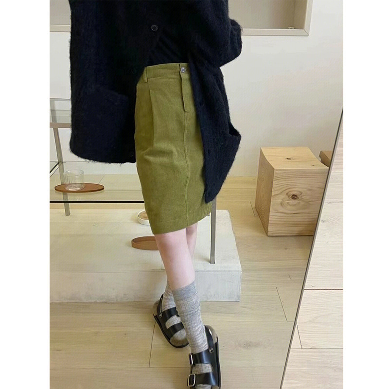 Corduroy hip suknja, jedinstven jednofarbeni uzorak i detalji collage, japansko-korejski casual stil
