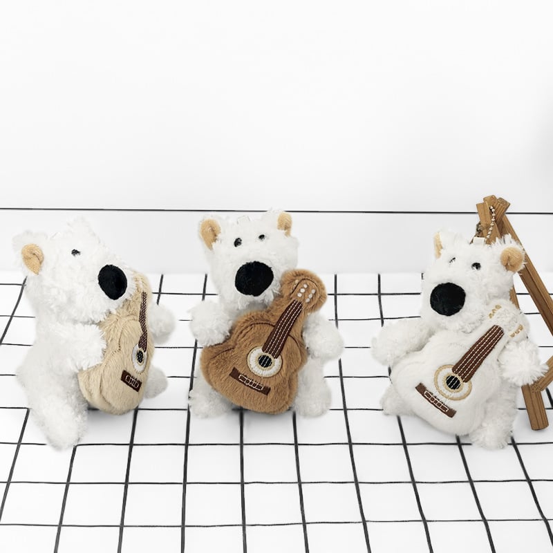 Плюшено кученце с китара — висулка за раница и ключодържател, за възраст 14+ (плюшена играчка за ученическа раница)