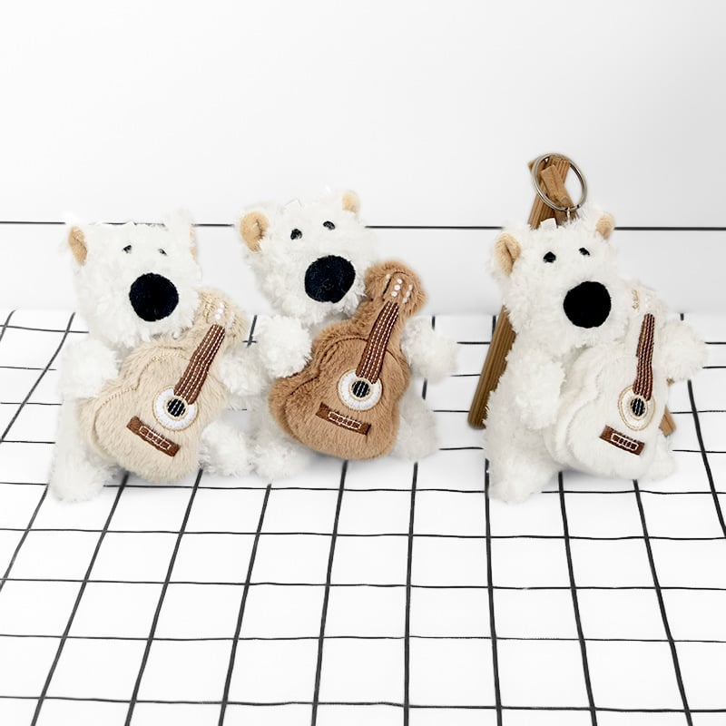 Плюшено кученце с китара — висулка за раница и ключодържател, за възраст 14+ (плюшена играчка за ученическа раница)