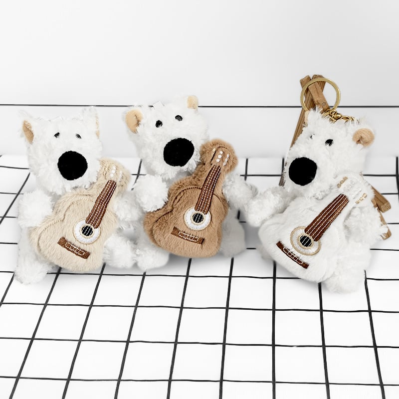 Плюшено кученце с китара — висулка за раница и ключодържател, за възраст 14+ (плюшена играчка за ученическа раница)