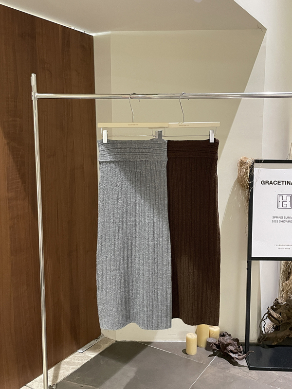 Pletena ravna duga suknja s fleece teksturom, akrilna mješavina sa spandeksom, visoka elastičnost, zima 2025